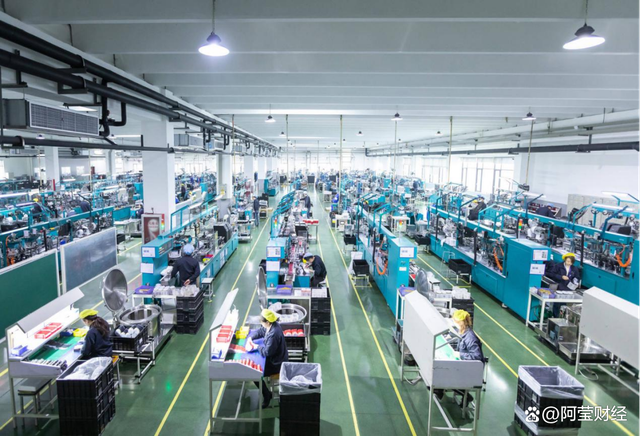 工厂",中国制造的商品远销世界各地,各种代工生产业务也为我国经济